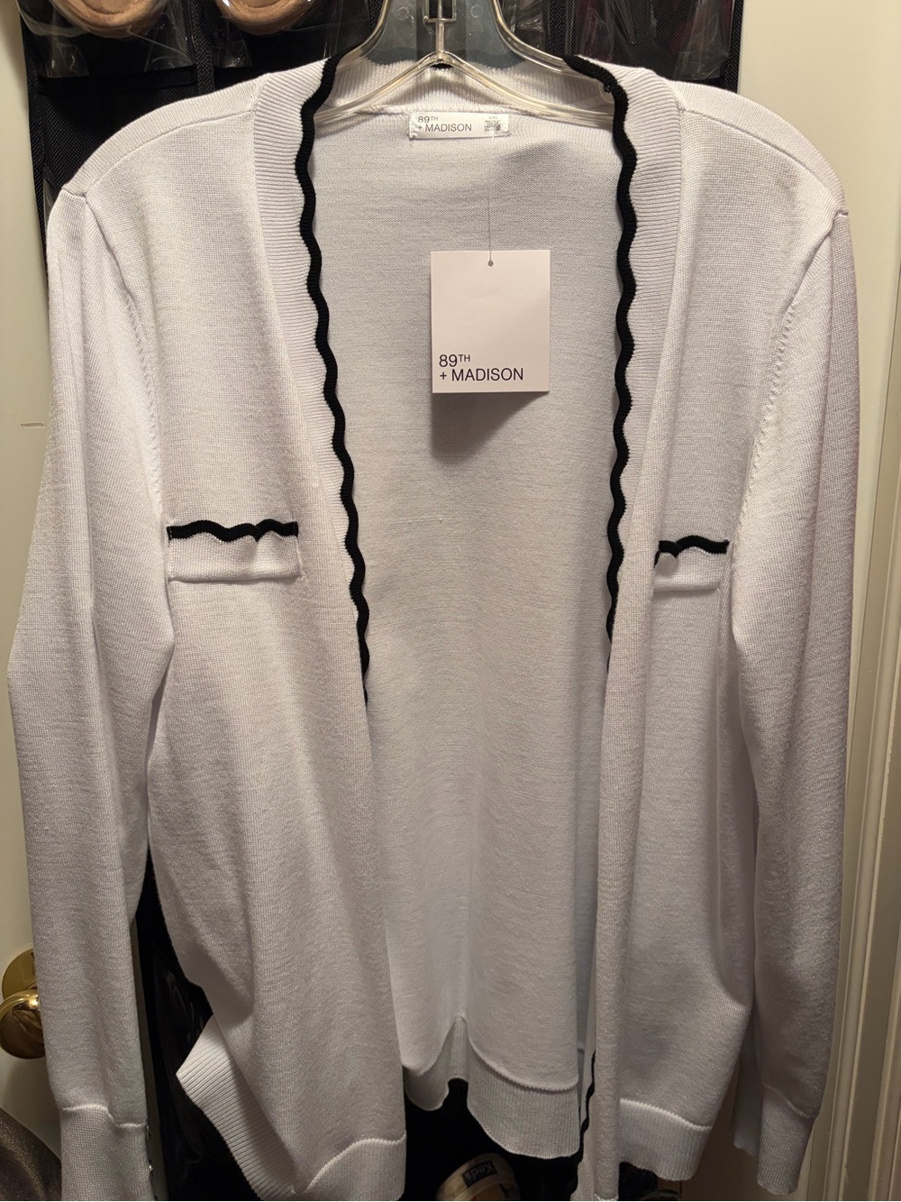 89th & Madison White Open-Front Cardigan with Black Scalloped Trim